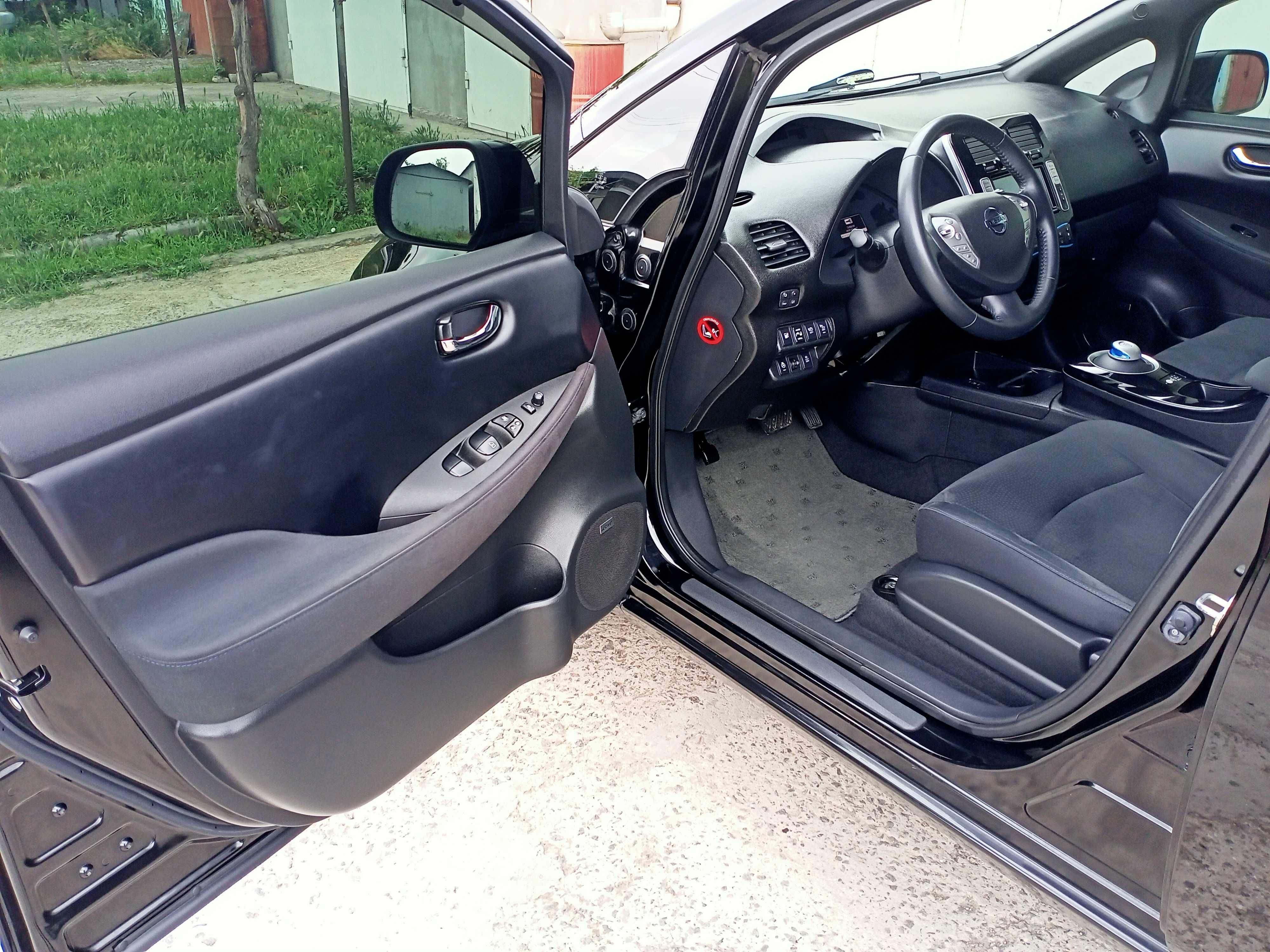 Продам свой NISSAN LEAF - электро, в идеальном состоянии!