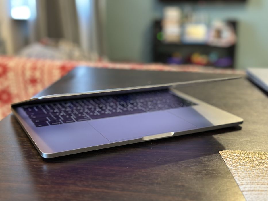 Продам Apple MacBook Pro 14