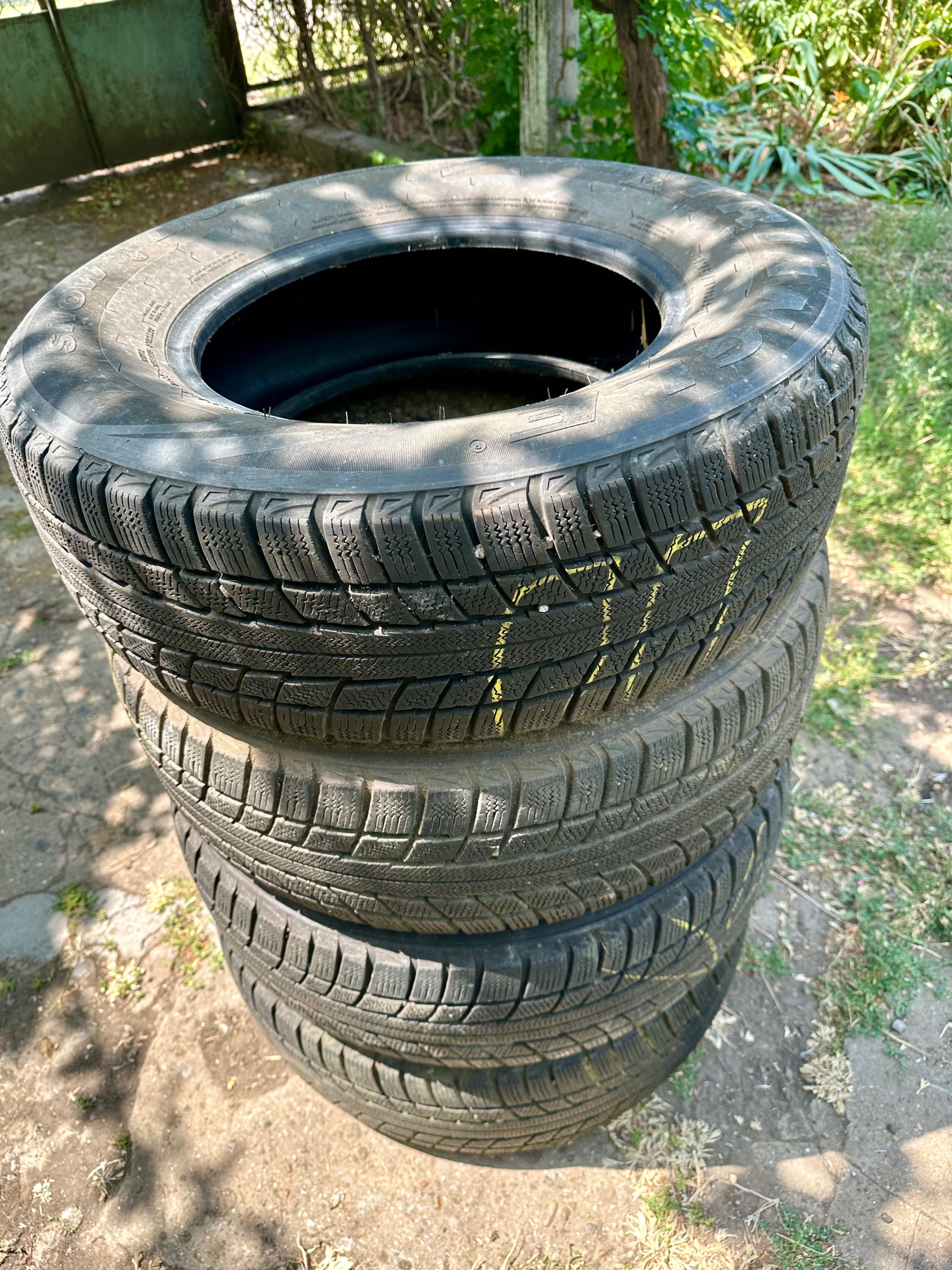 Продам резину TRIANGLE 235/70R16