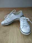 Białe skórzane trampki Converse