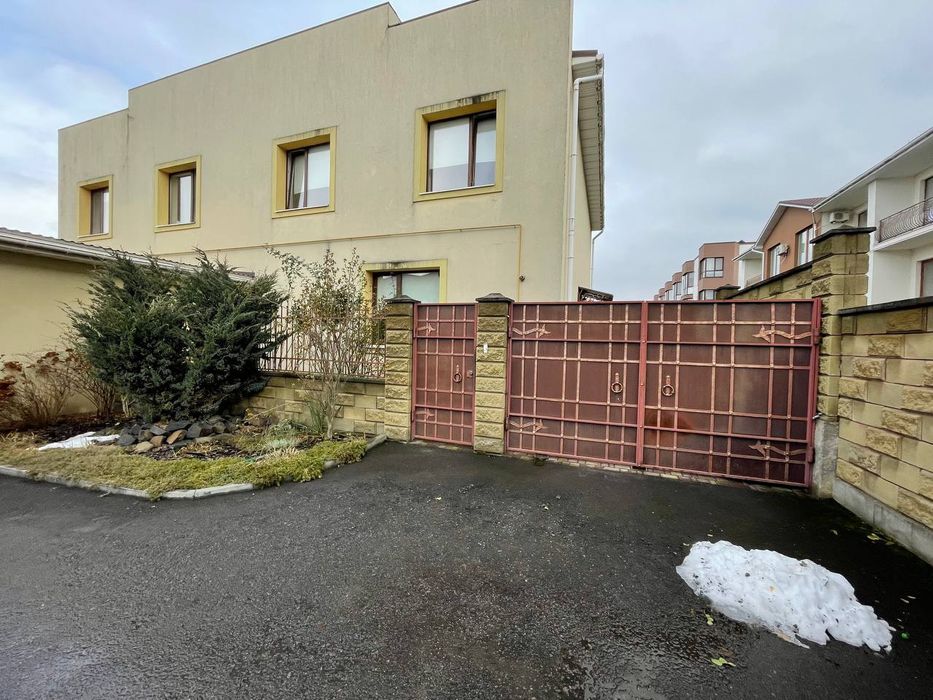 Продаж котеджу на Щасливому