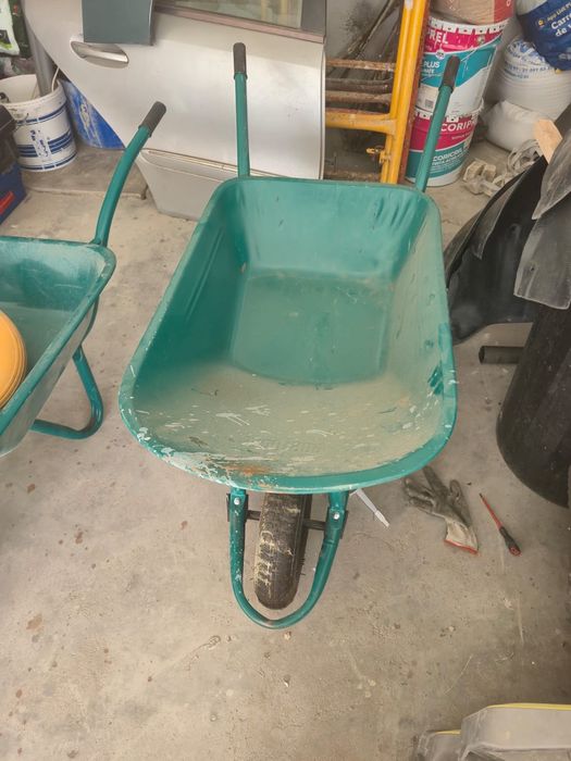 Vendo carinho de mão