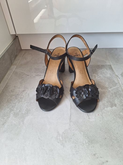 Sprzedam skórzane sandaly caprice
