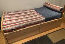 Cama solteiro com arrumação + estrado + oferta colchao