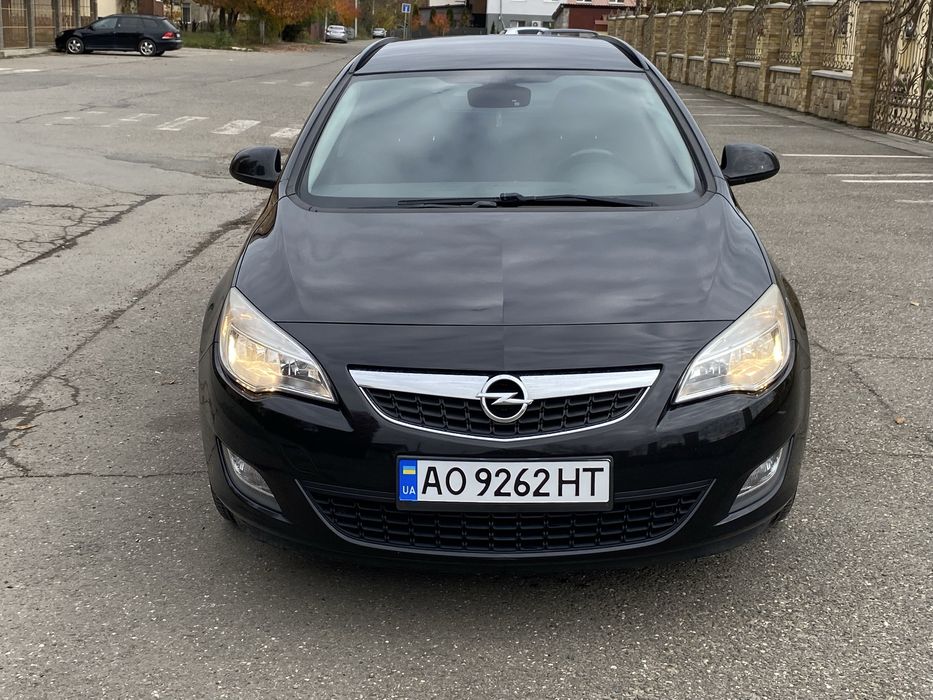Продаю Opel Astra J 2011 рік