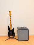 Squier by FENDER P Bass + Wzmacniacz Fender Rumble 100 W  + AKCESORIA