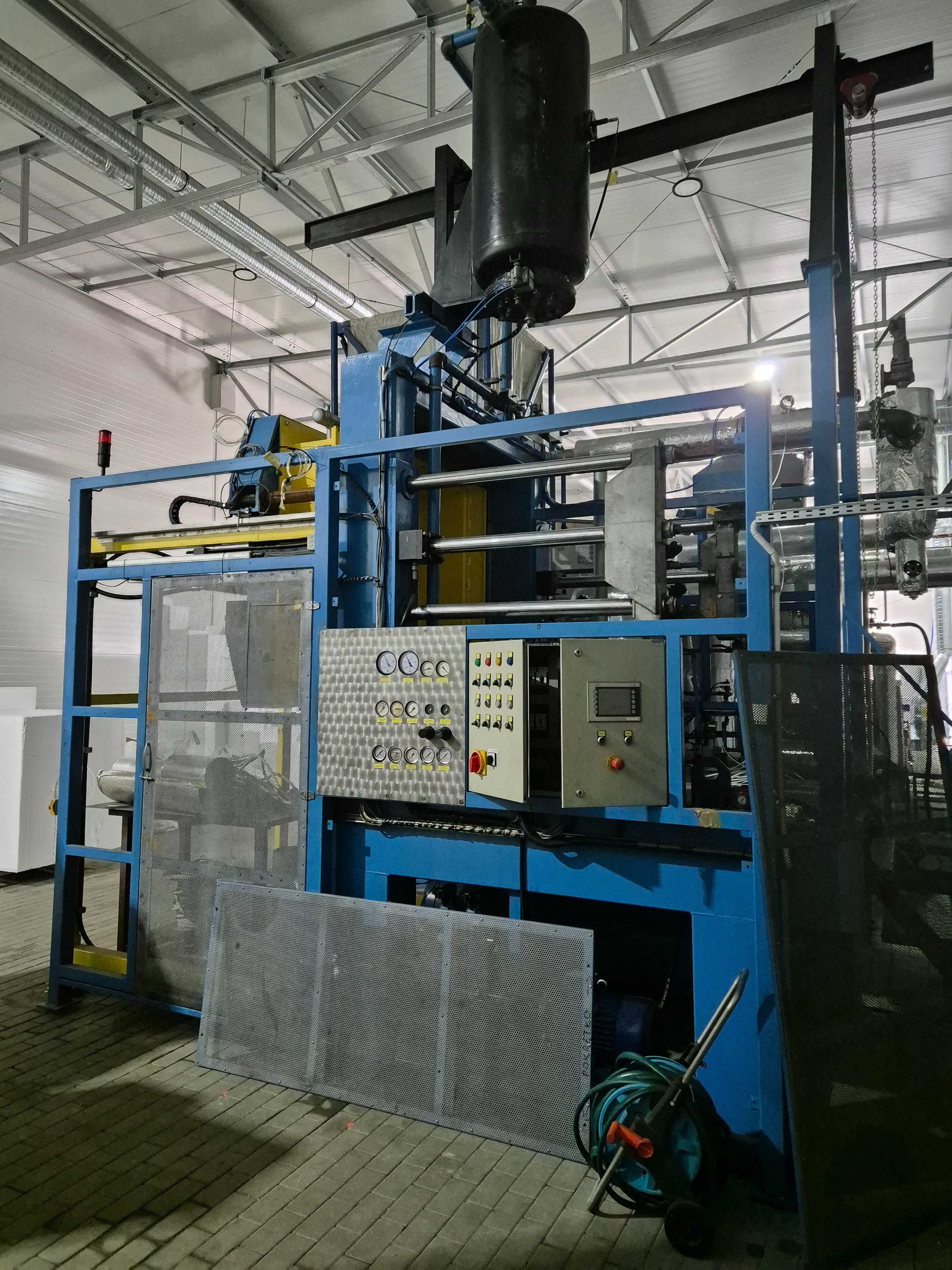 Wtryskarka automat do produkcji izolujących płyt styropianowych z EPS