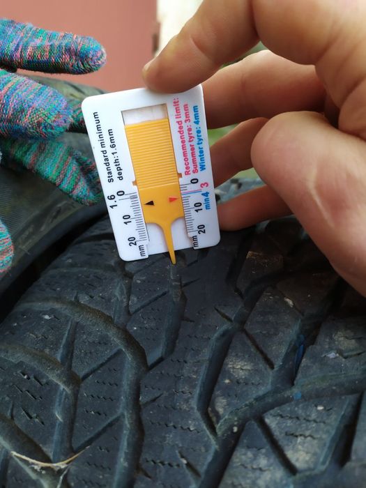 Резина зима nokian 205/50/r17