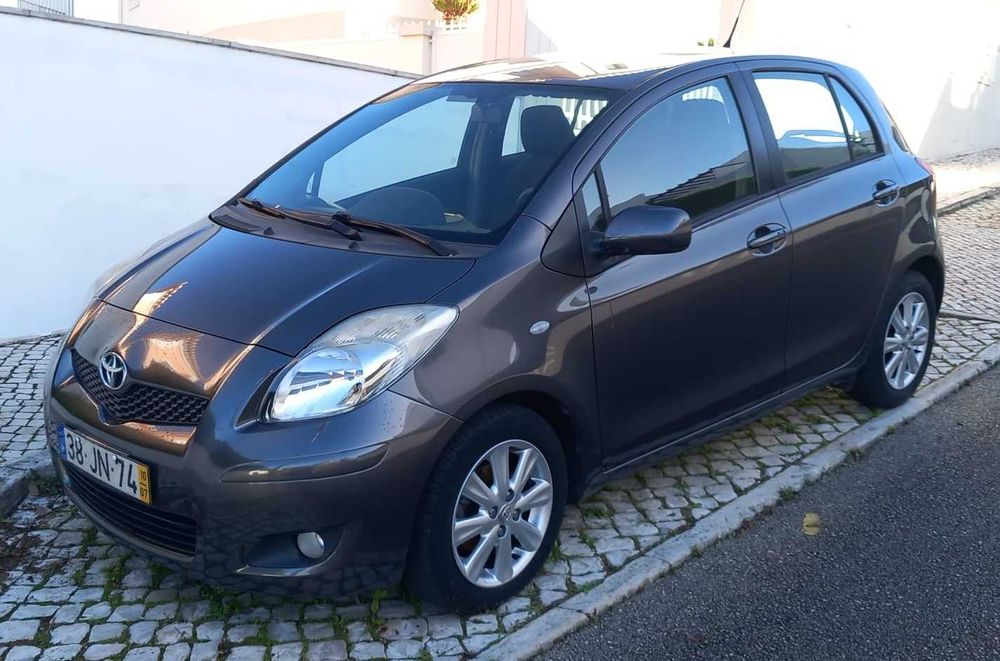 Toyota Yaris 1.4 D-4D caixa automática