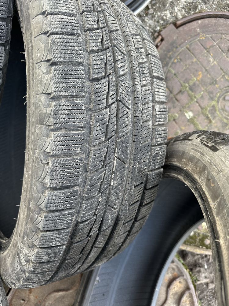 Зимові шини 225/45 R19 Firemax