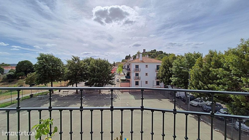 Moderno e confortável apartamento T3 duplex, com vista para o Castelo.