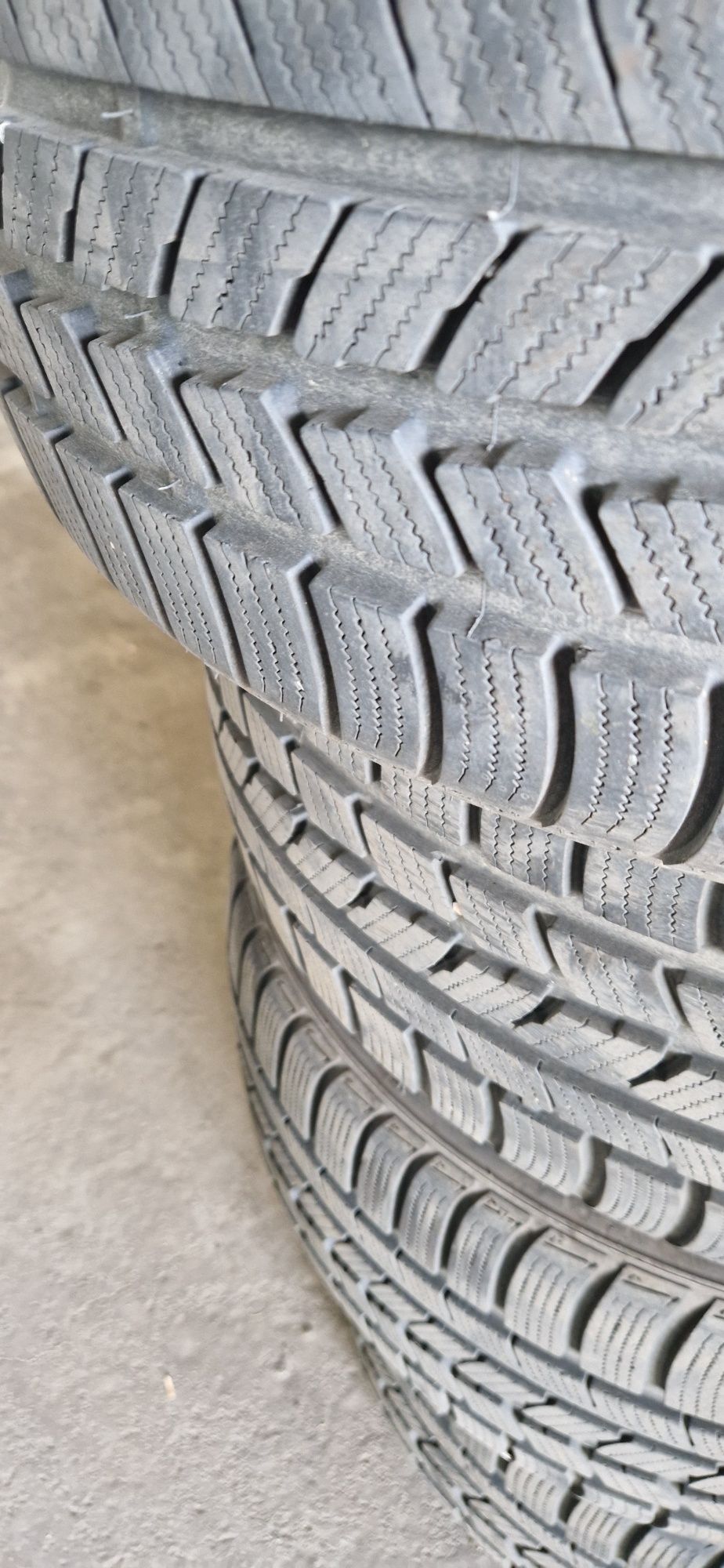 Opony zimowe 235 / 45 R18