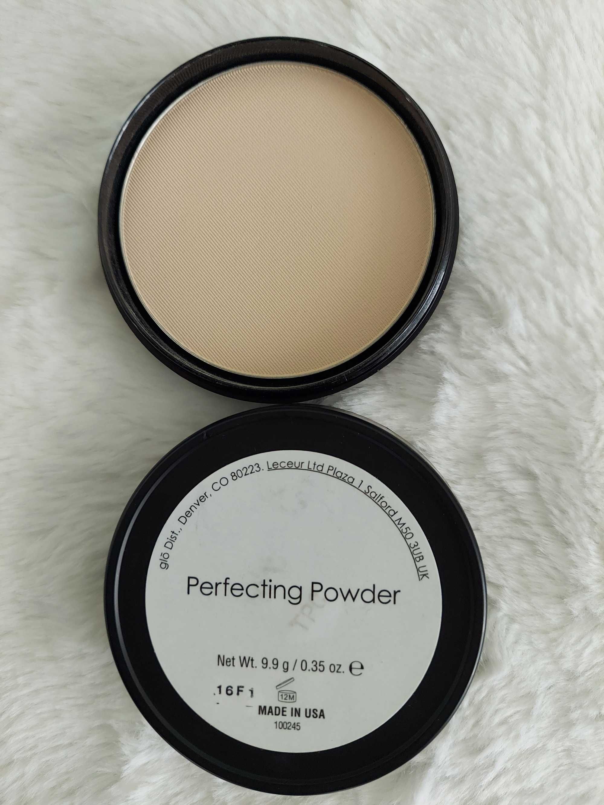 Puder prasowany perfecting powder z "glo"