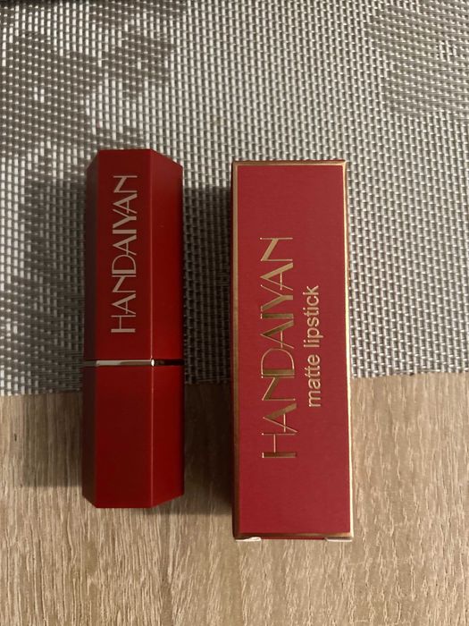Szminka mocna czerwień Scarlet 02 Handaiyan