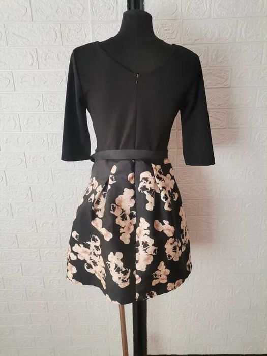 Sukienka rozmia rm  rozkloszowana cena 8 zł