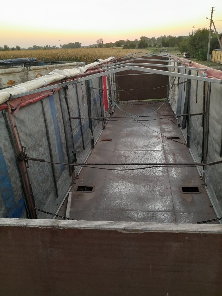 Продам полуприцеп зерновоз 60 куб
