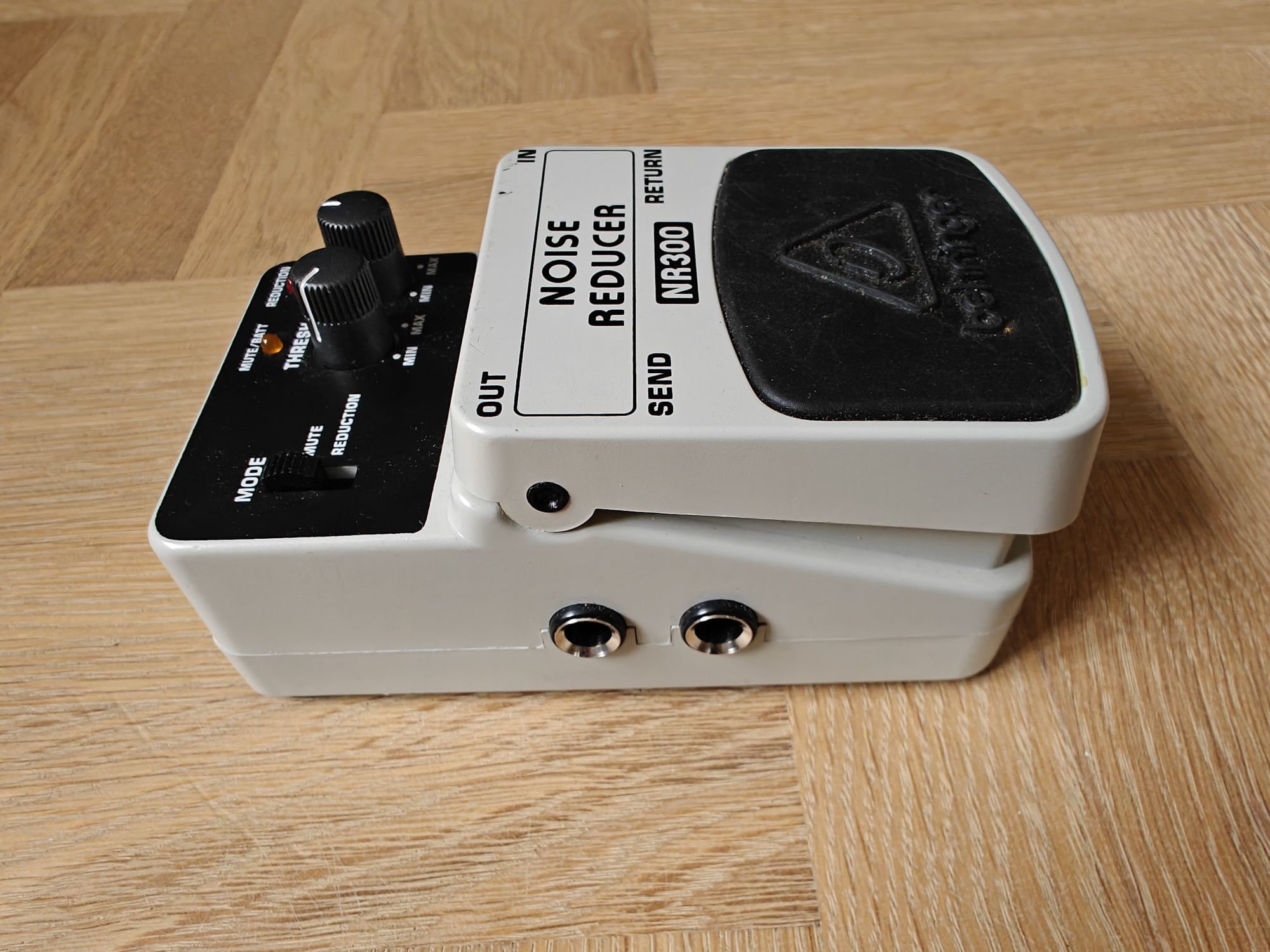 Behringer NR300 noise reducer