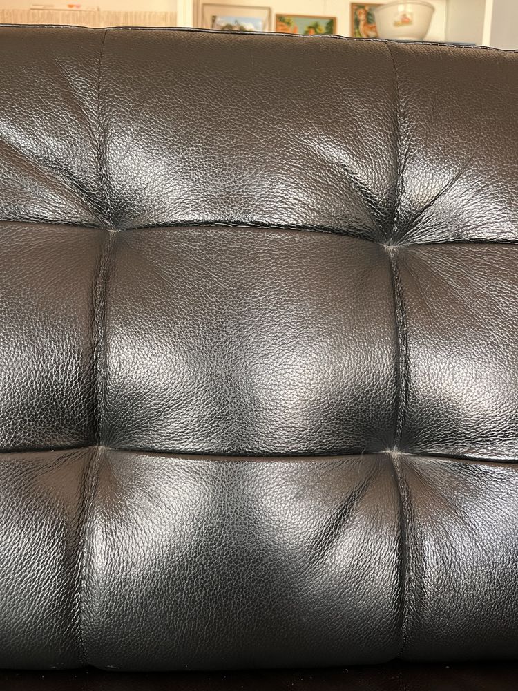 sofa de pele capitoné