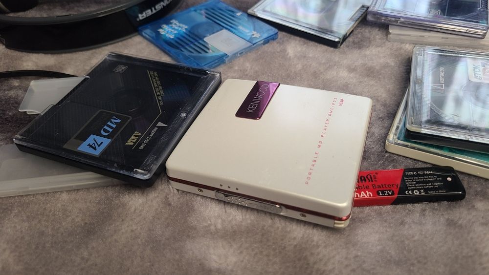 Редкий миниатюрный минидисковый плеер KENWOOD DMC-P55 (Видео работы)