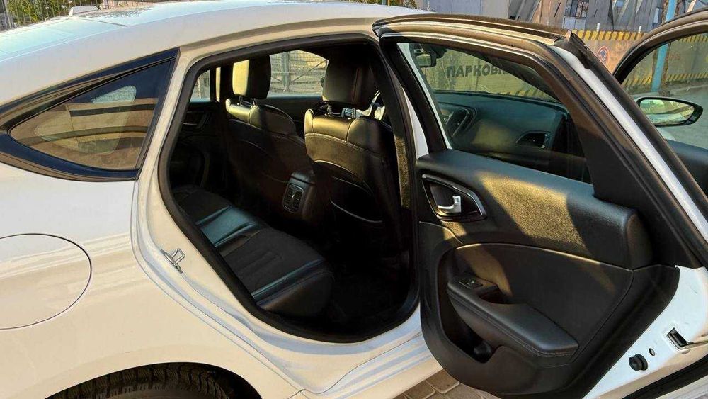 Продам авто Chrysler 200 Sport версія