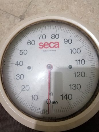 Balança antiga pesa até 150 kilos