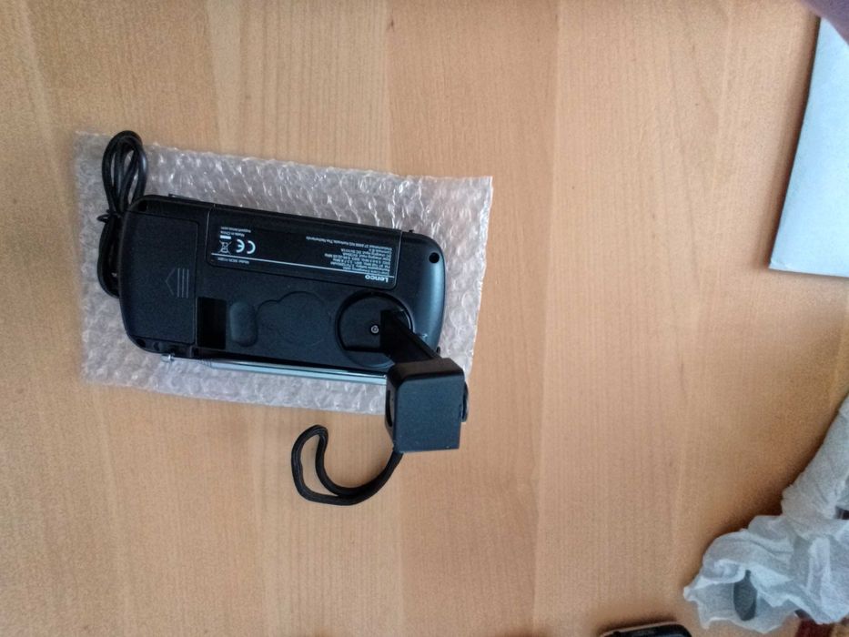 Rádio Lenco solar com manivela