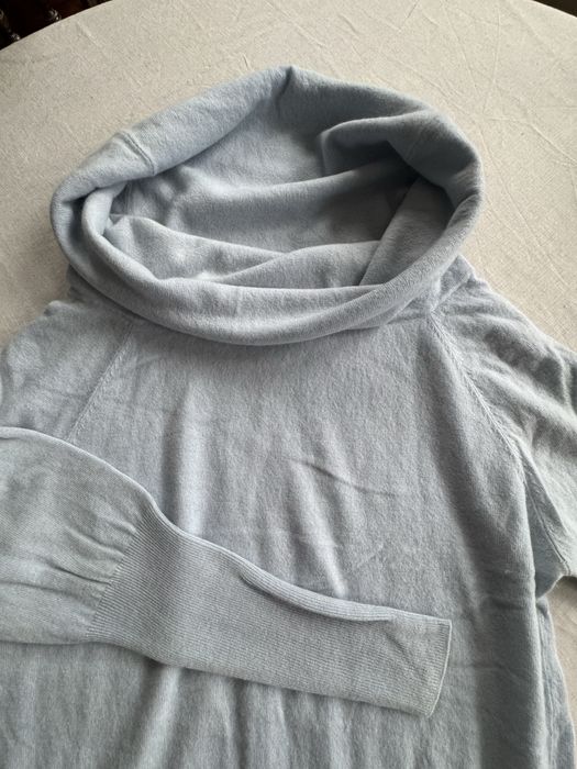 Sweter z obszernym golfem