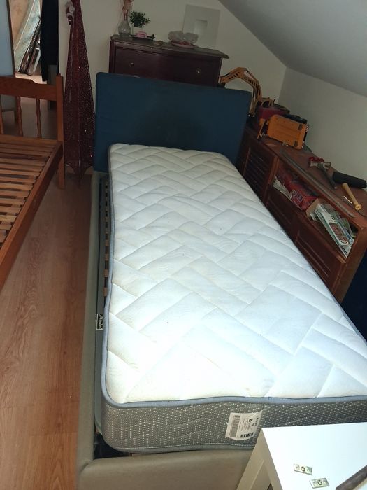 Cama de solteiro com colchão