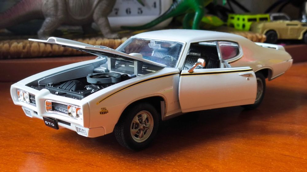 Машинка Pontiac GTO 1989 1/24 Welly