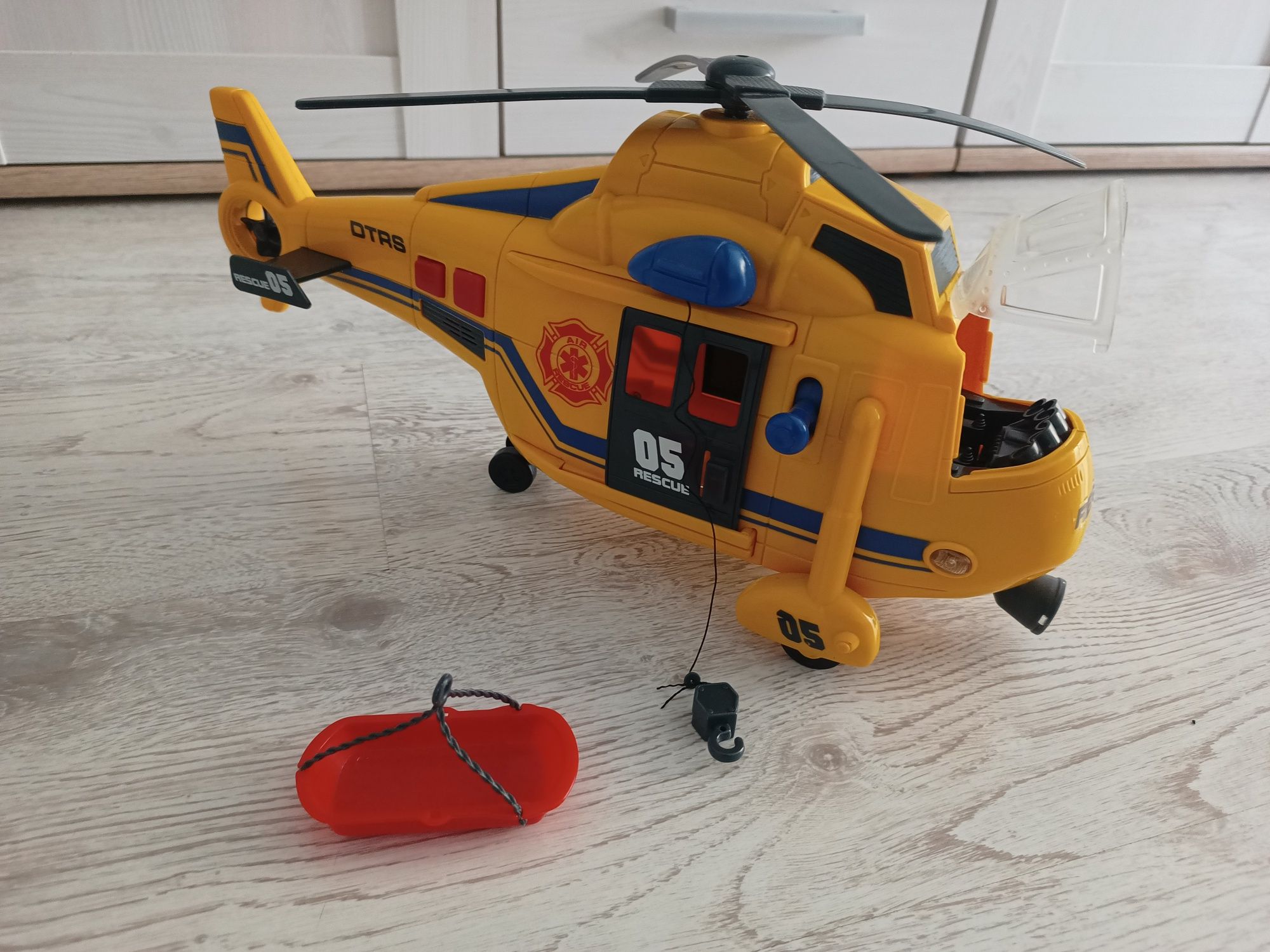 Duży helikopter służb ratowniczych