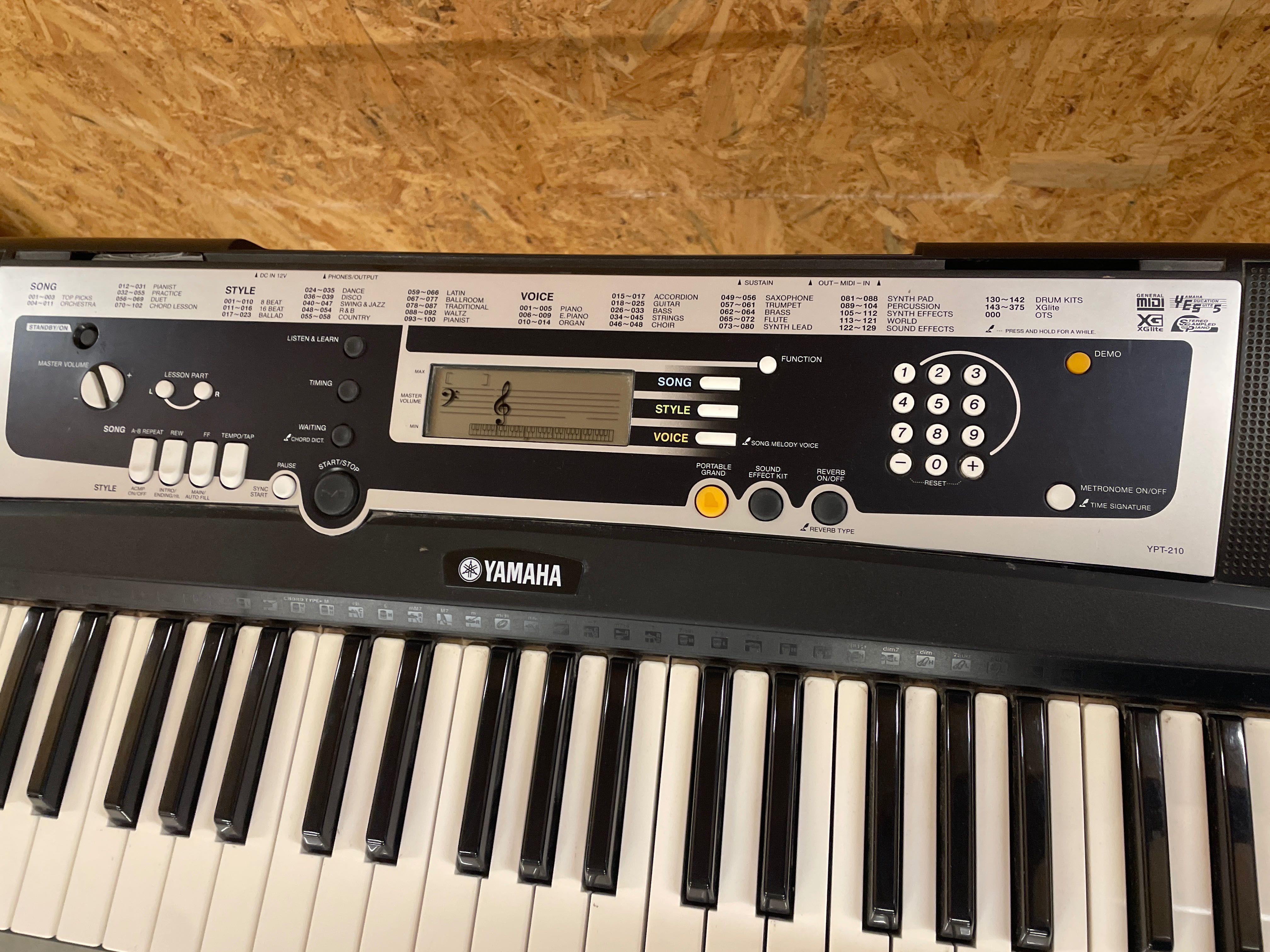 Keyboard yamaha ypt-210
