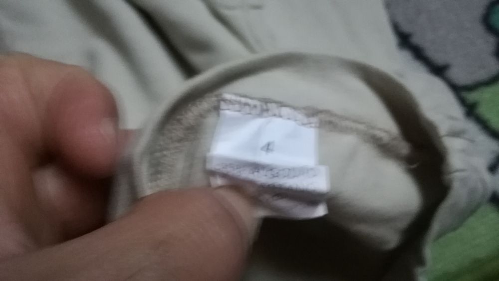 Varias roupas de menina