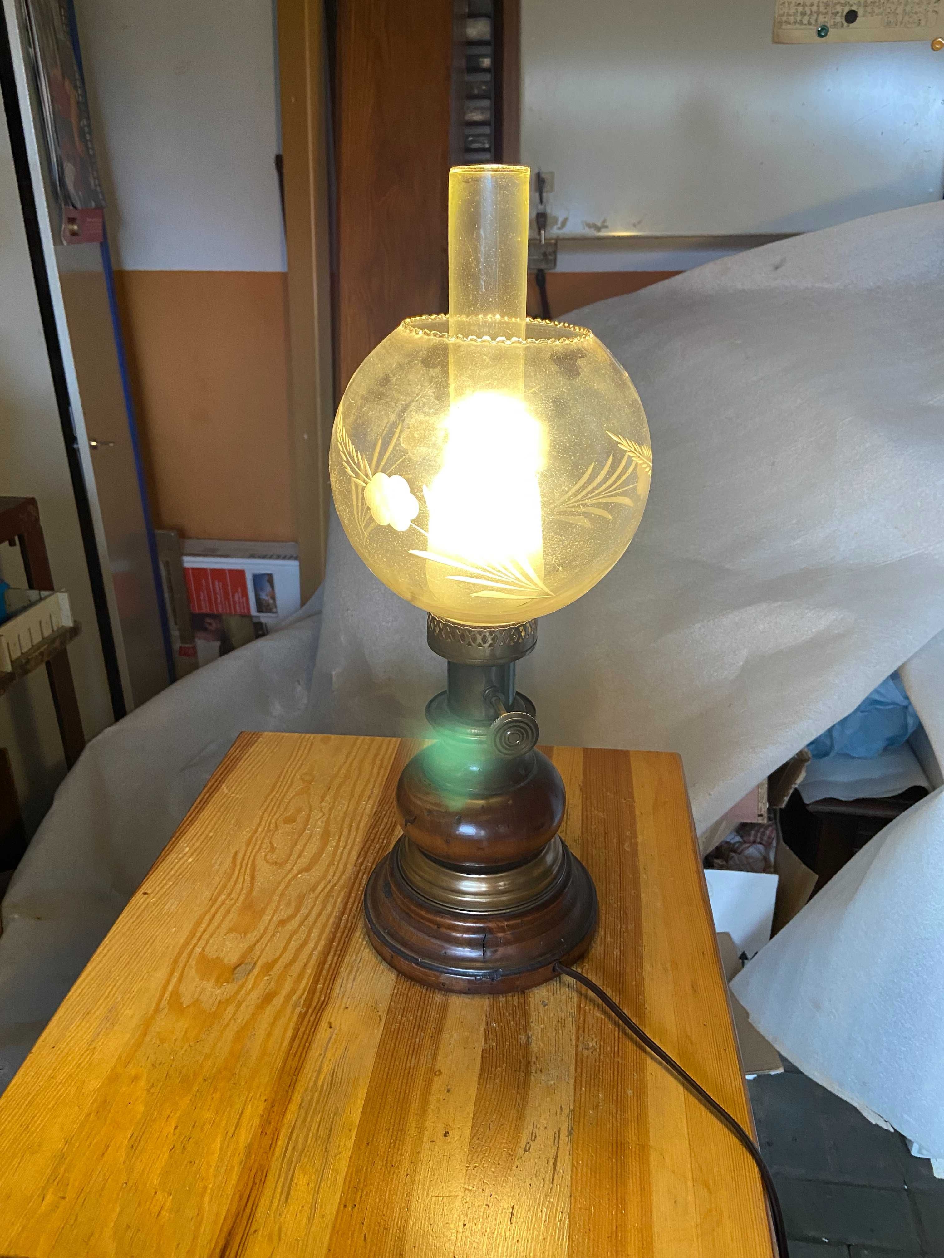 Lampa elektryczna (imitacja lampy naftowej)