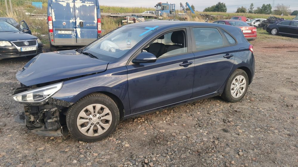 Hyundai i30 benzyna automat odpala salon polska