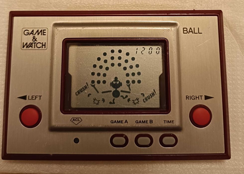 Игра Game and Watch BALL, как ну погоди.
