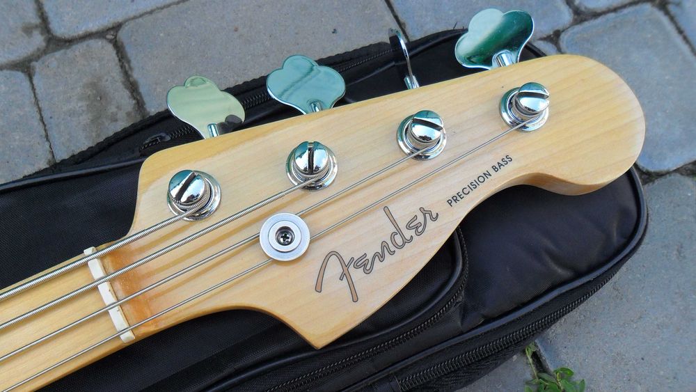 Продам майстрову бас-гітару Fender precision