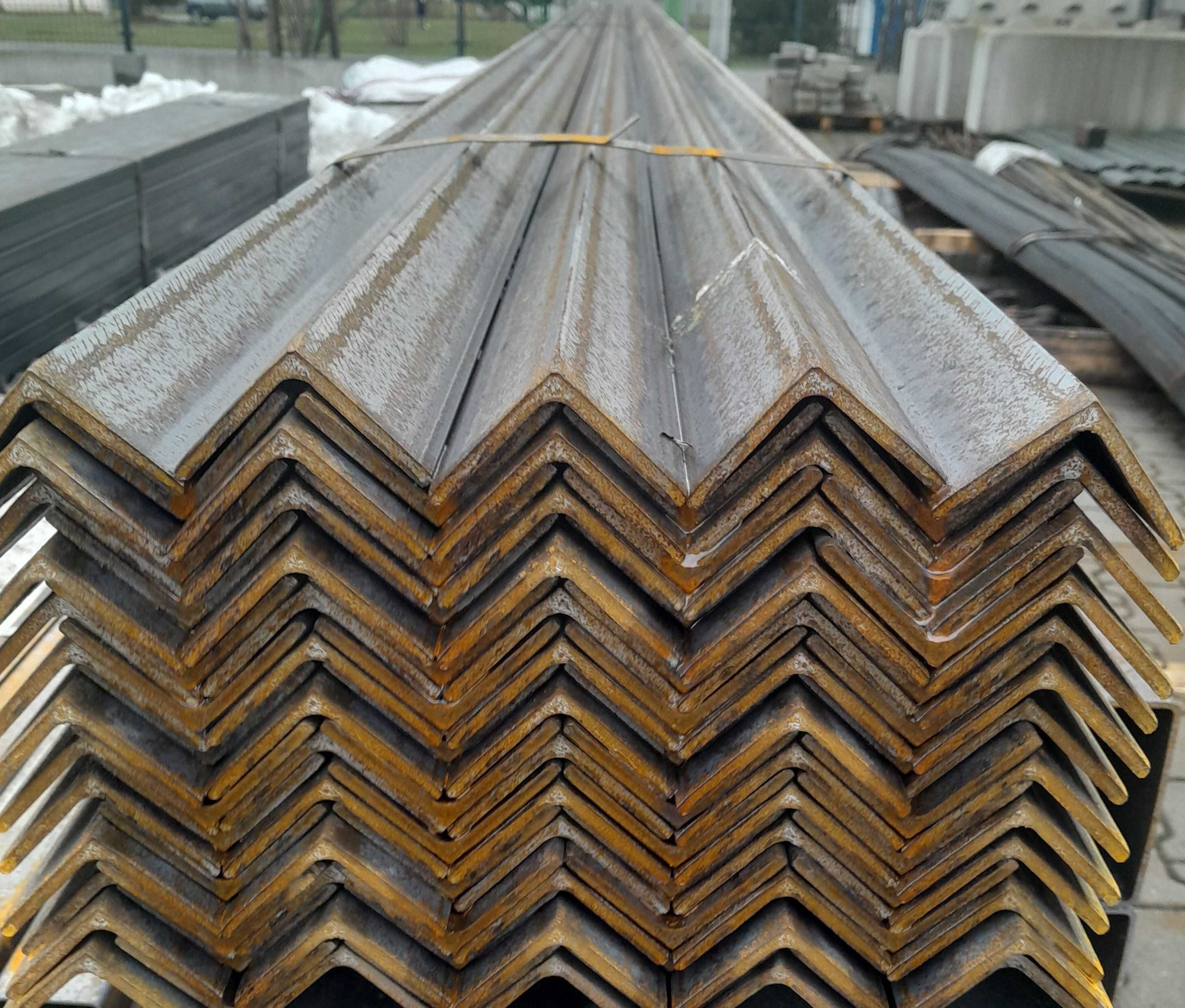 Kątownik z/g 25x25x2 kątowniki 25 2 stal stalowe I gatunek 6mb 6 mb