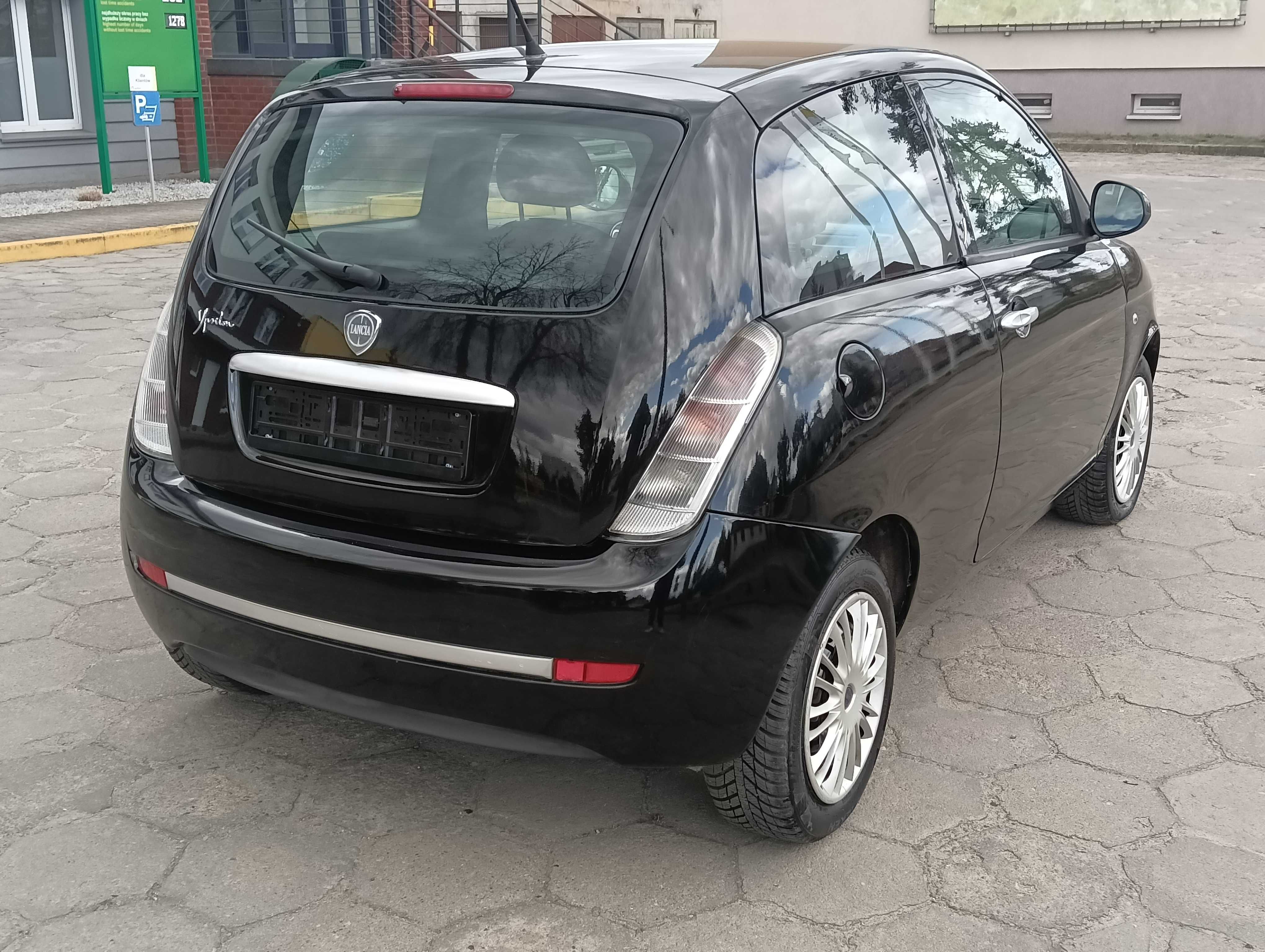 LANCIA YPSILON 1.2 __ Rok 2010 z Niemiec