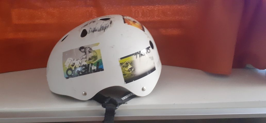 Capacete de skate