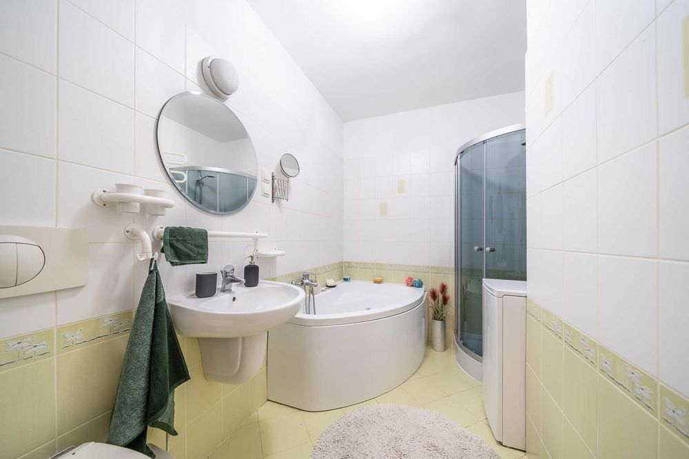 NOCLEGI  MIĘDZYZDROJE apartament salon sypialnia z WIDOKIEM NA MORZE