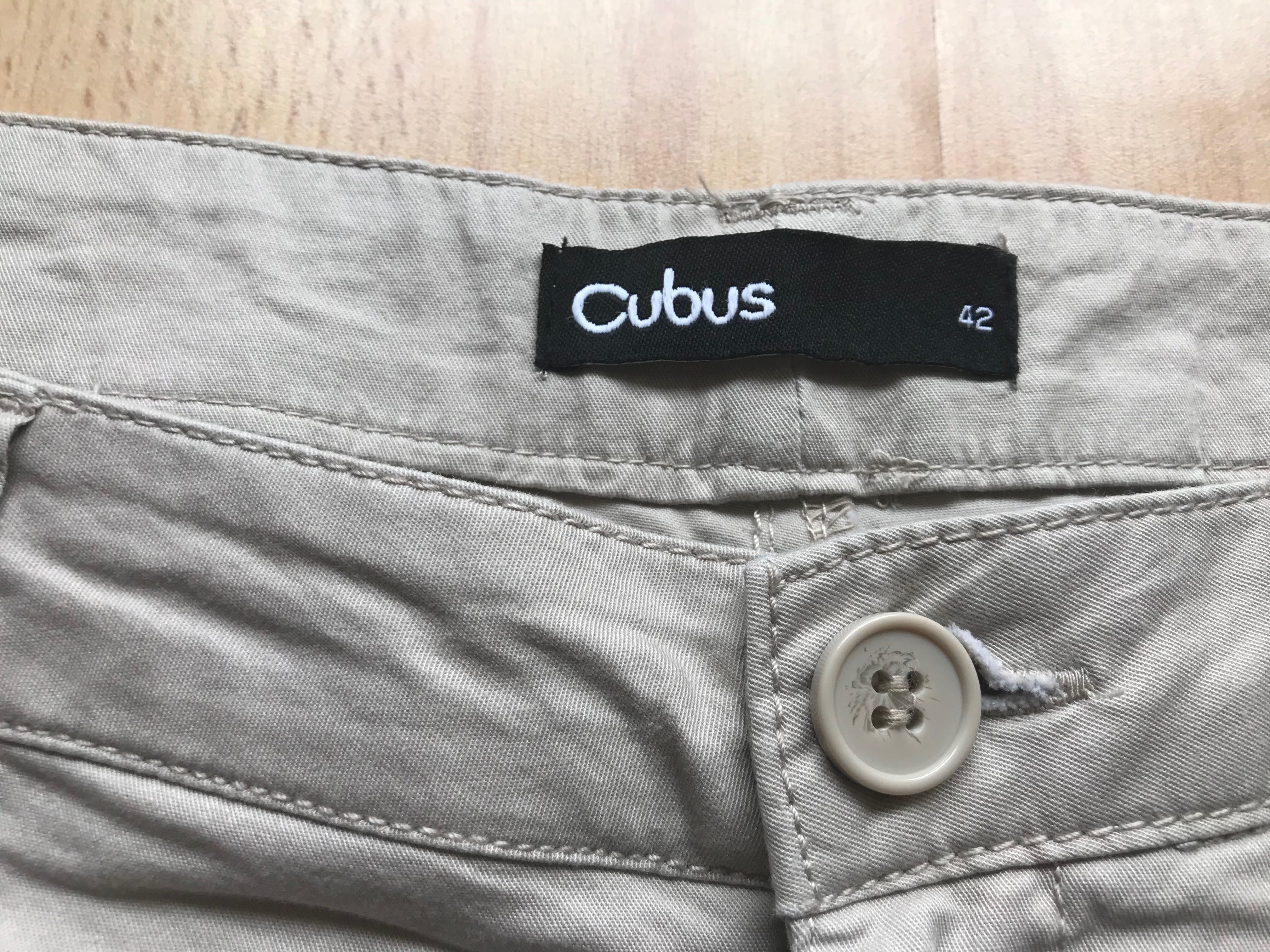 Spodnie marki Cubus   42