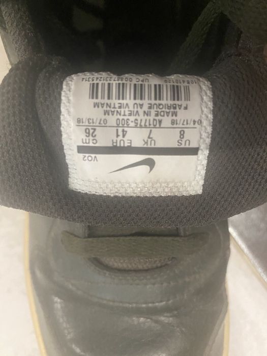 Продам кросовки NIKE оригинал размер 41