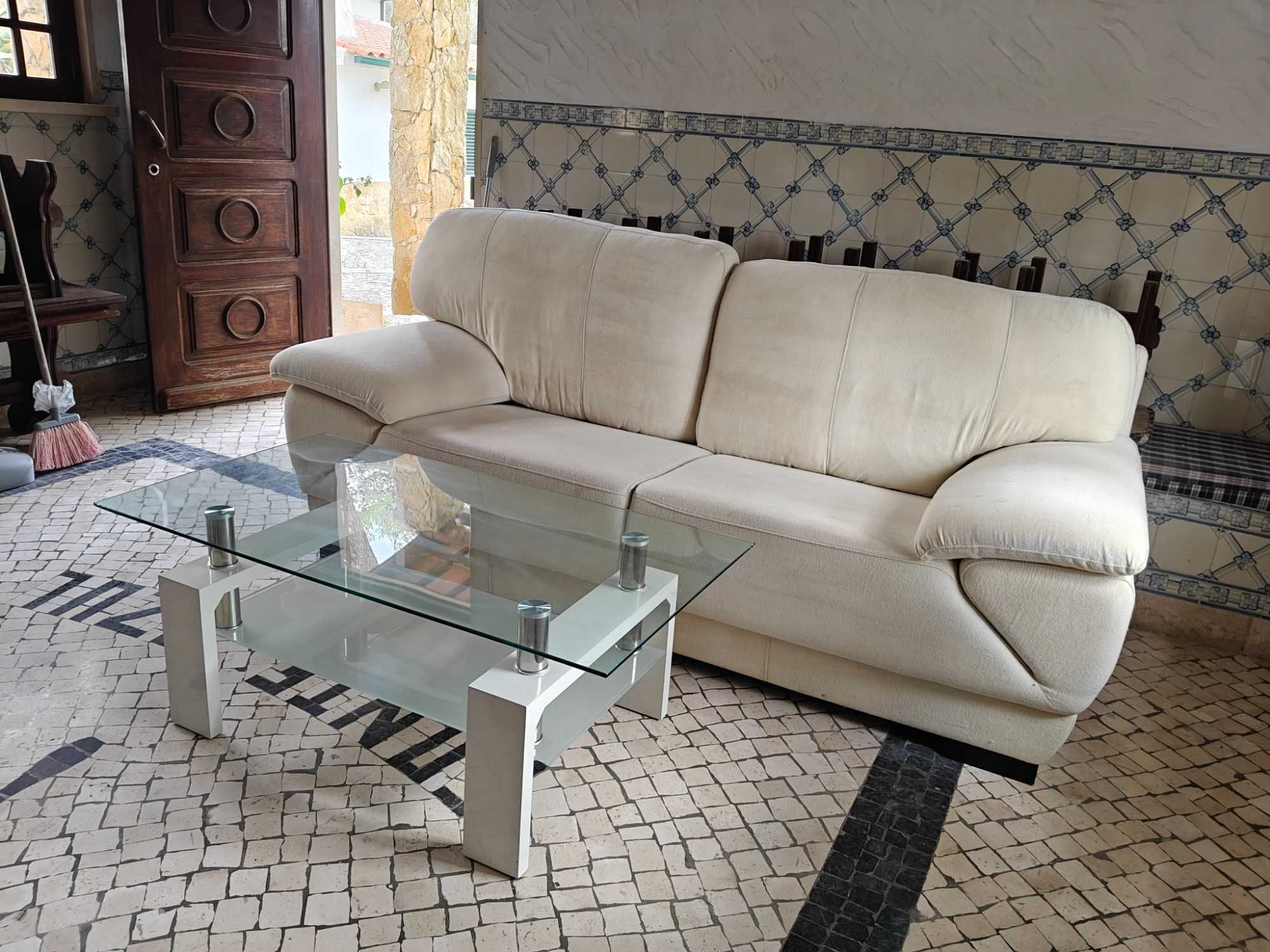vender um sofá e uma mesa