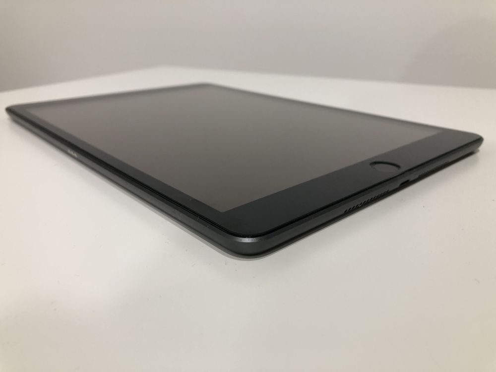 iPad 128Gb 8 generacji WiFi 10,2 cala jak nowy space gray