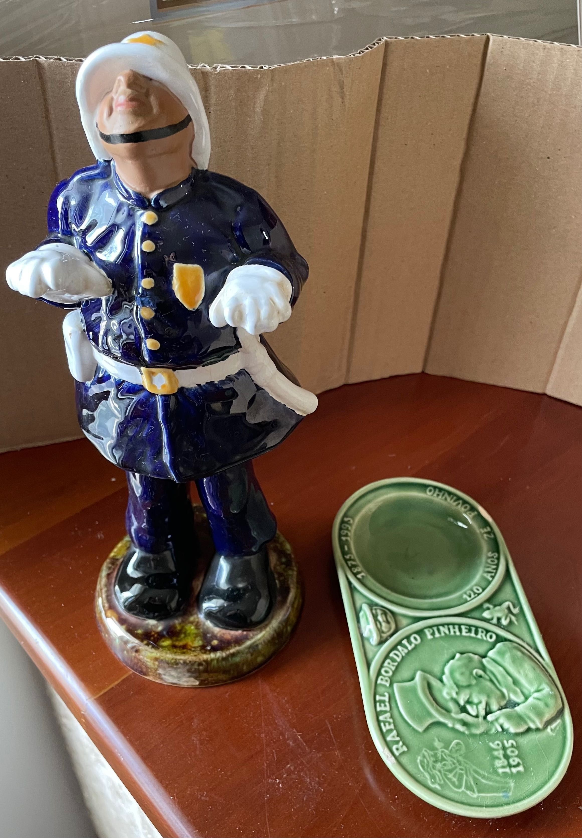 Polícia movimento oferta prato comemorativo Bordalo Pinheiro