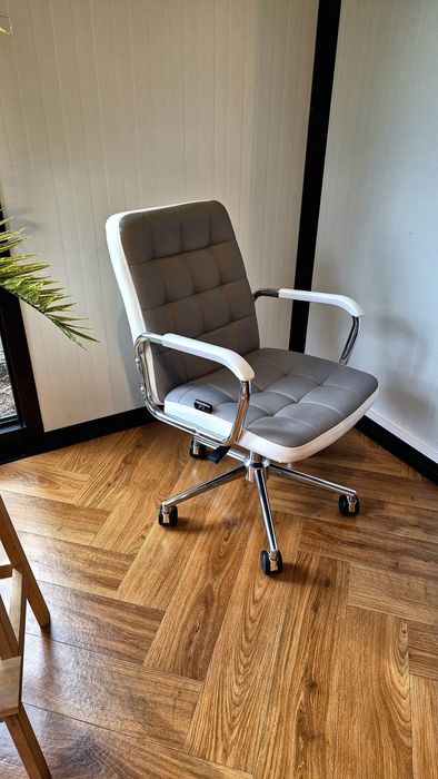 Zestaw 8 szt. foteli, krzeseł biurowych