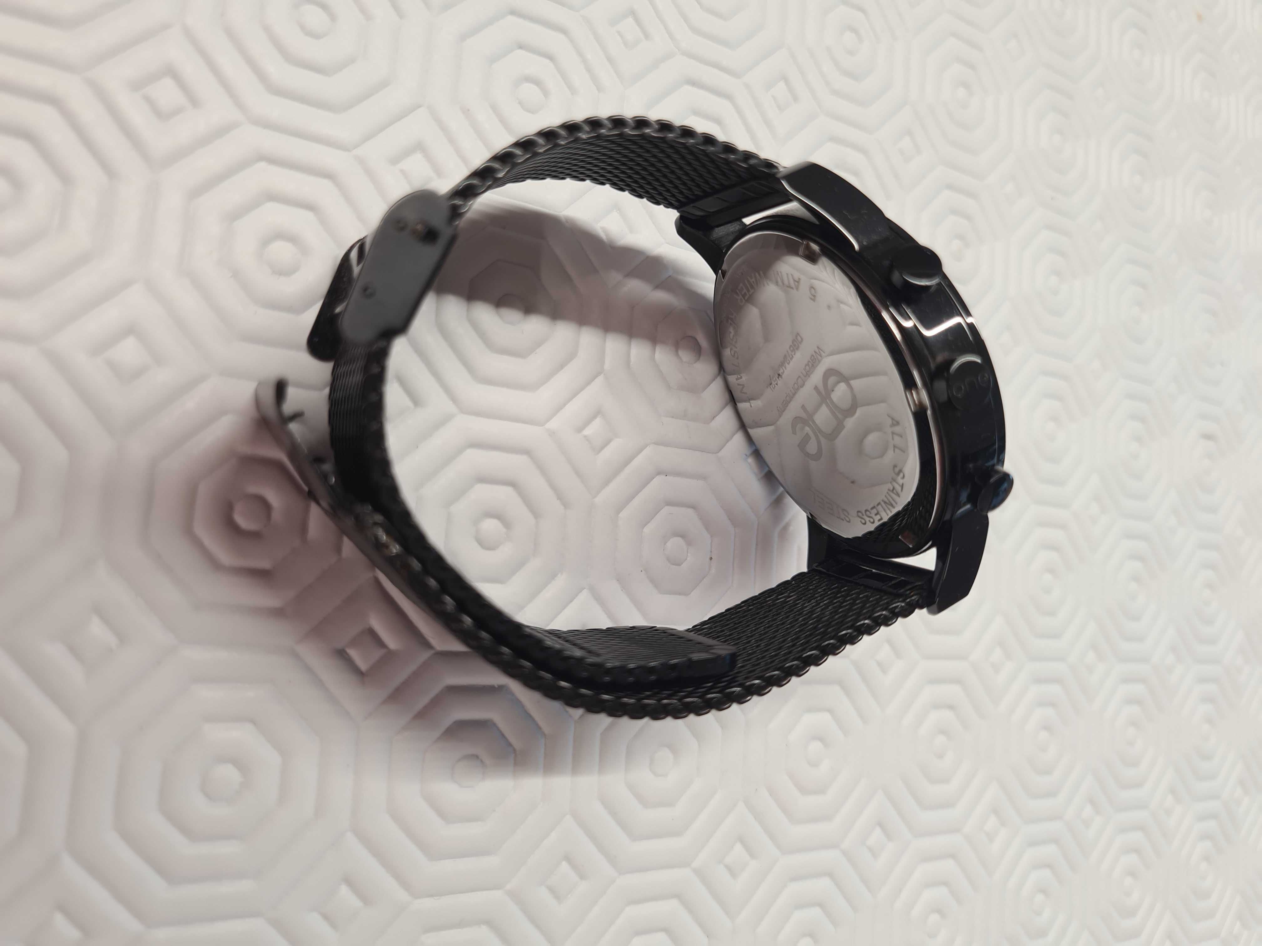 Relógio One de homem, em preto, bracelete aço