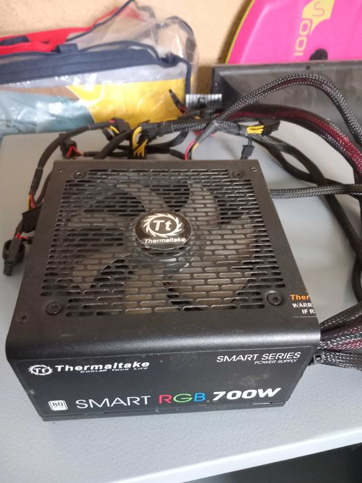 fonte de alimentação do computador Thermaltake smart RGB 700W