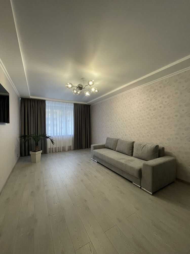 Готова до заселення 2-к квартира в новобудові, 81 м² Виставка 
ID38625