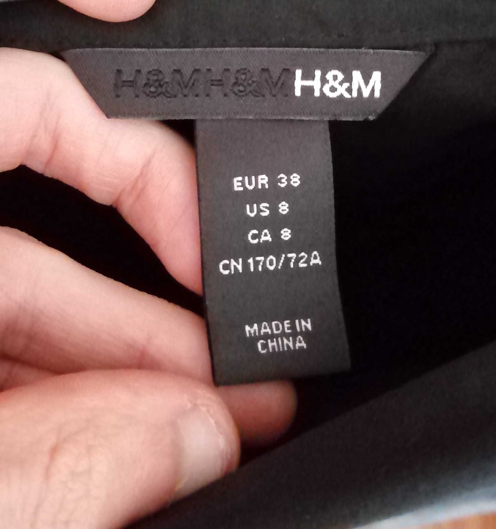 Saia preta da H&M, tamanho 38/M
